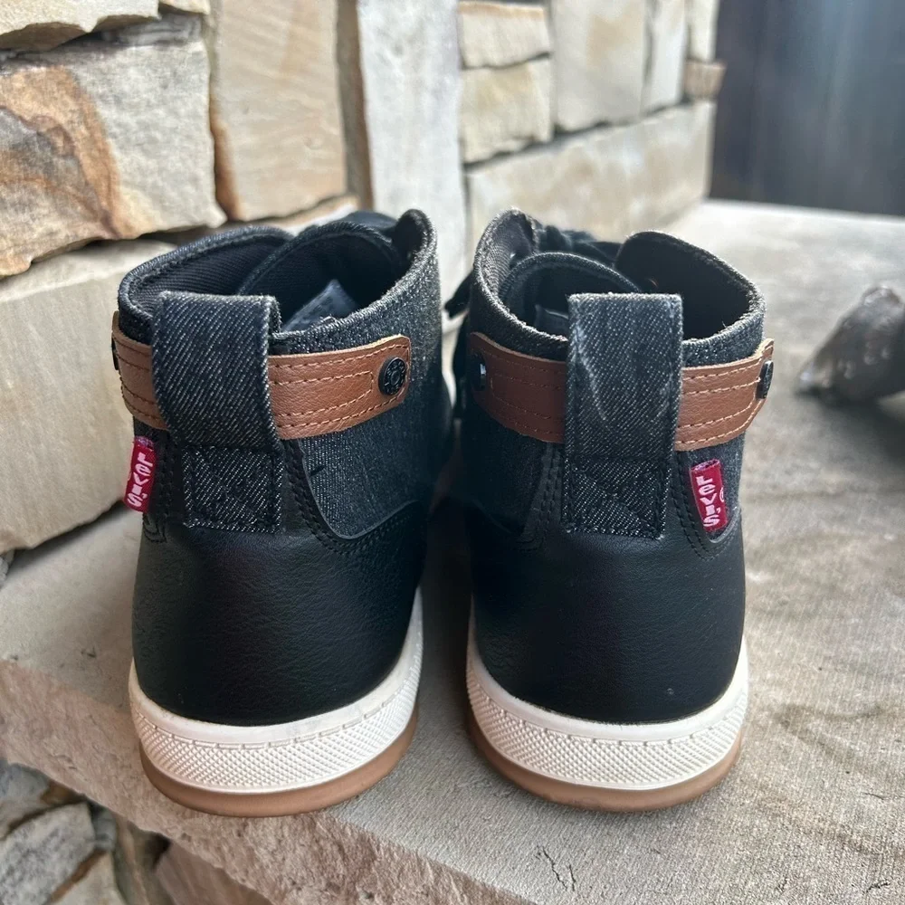 Levi’s Hi-top denim mens casual canvas lace up sneakers Sz-9.  F‎